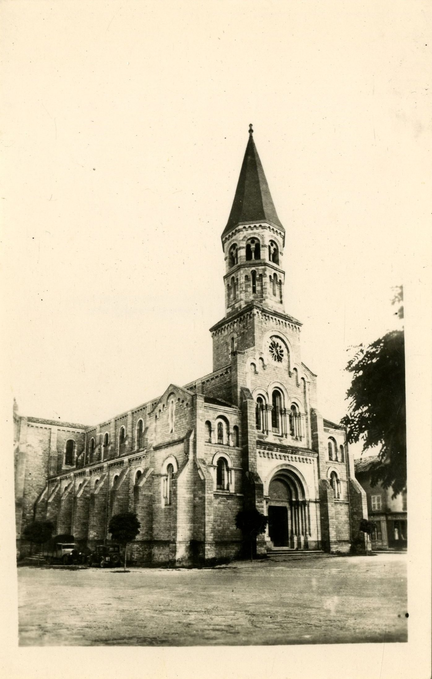Romanèche-Thorins. L'église.