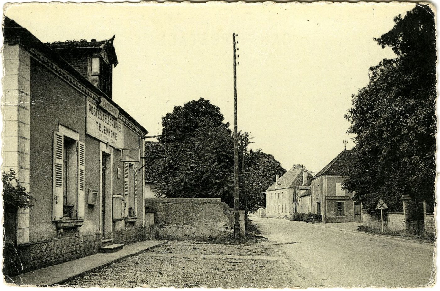 Sassenay. La poste