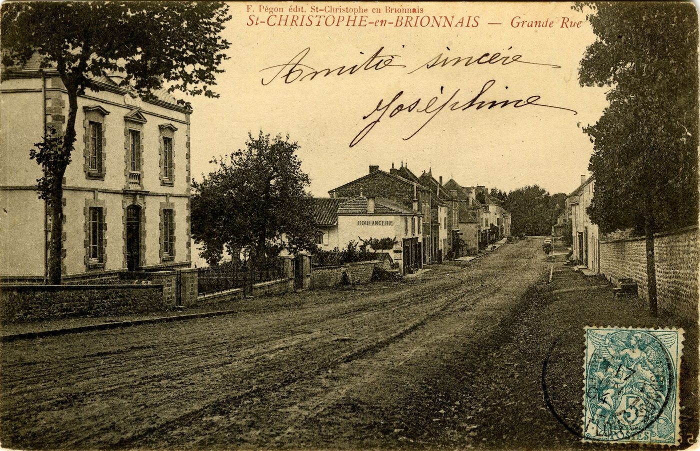 Saint-Christophe-en-Brionnais. Grande rue.