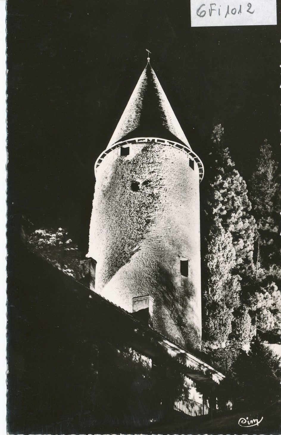 Charolles. La tour de Charles le Téméraire illuminée.