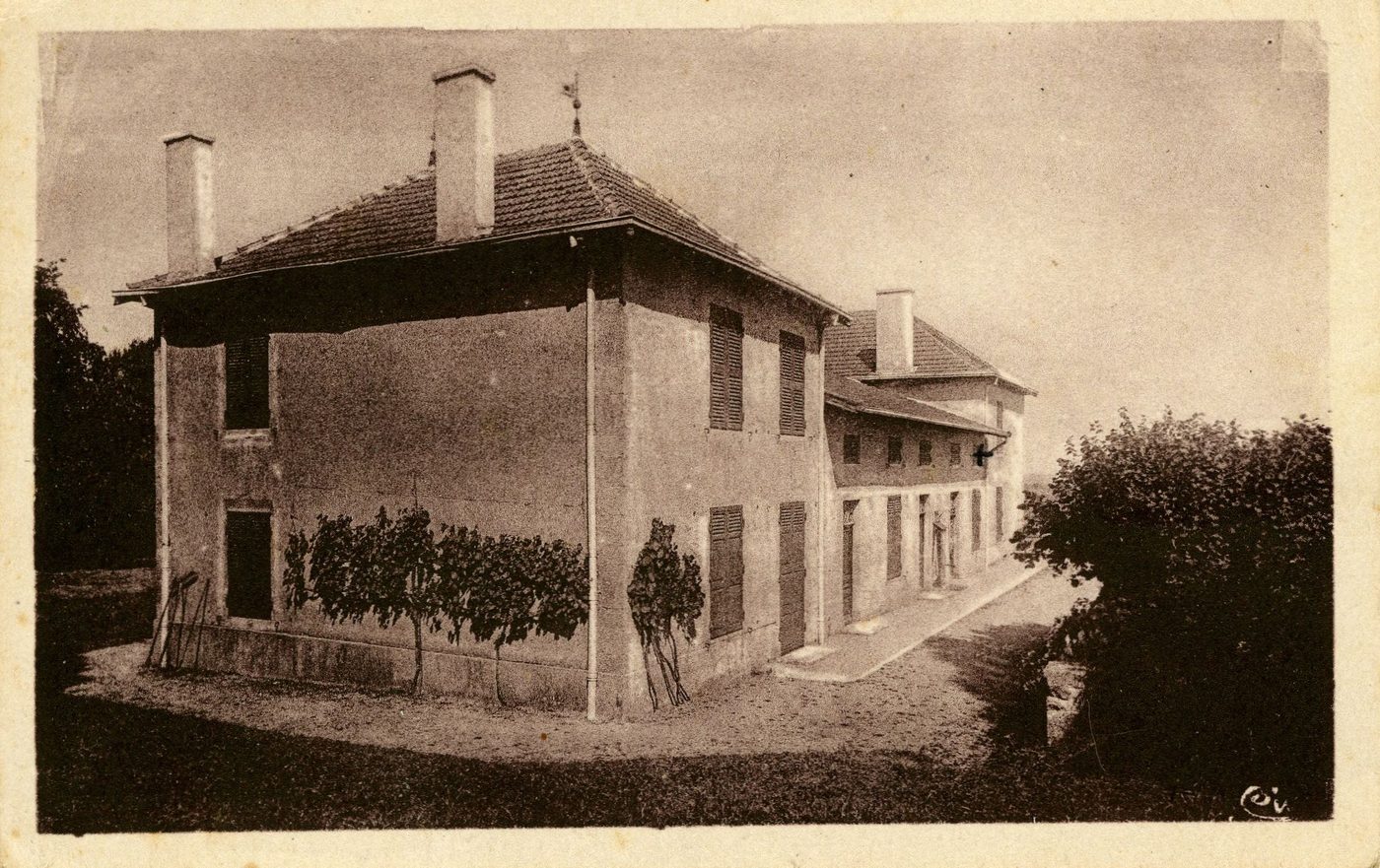 Saint-Julien-de-Jonzy. La paillalyre, côté ouest.