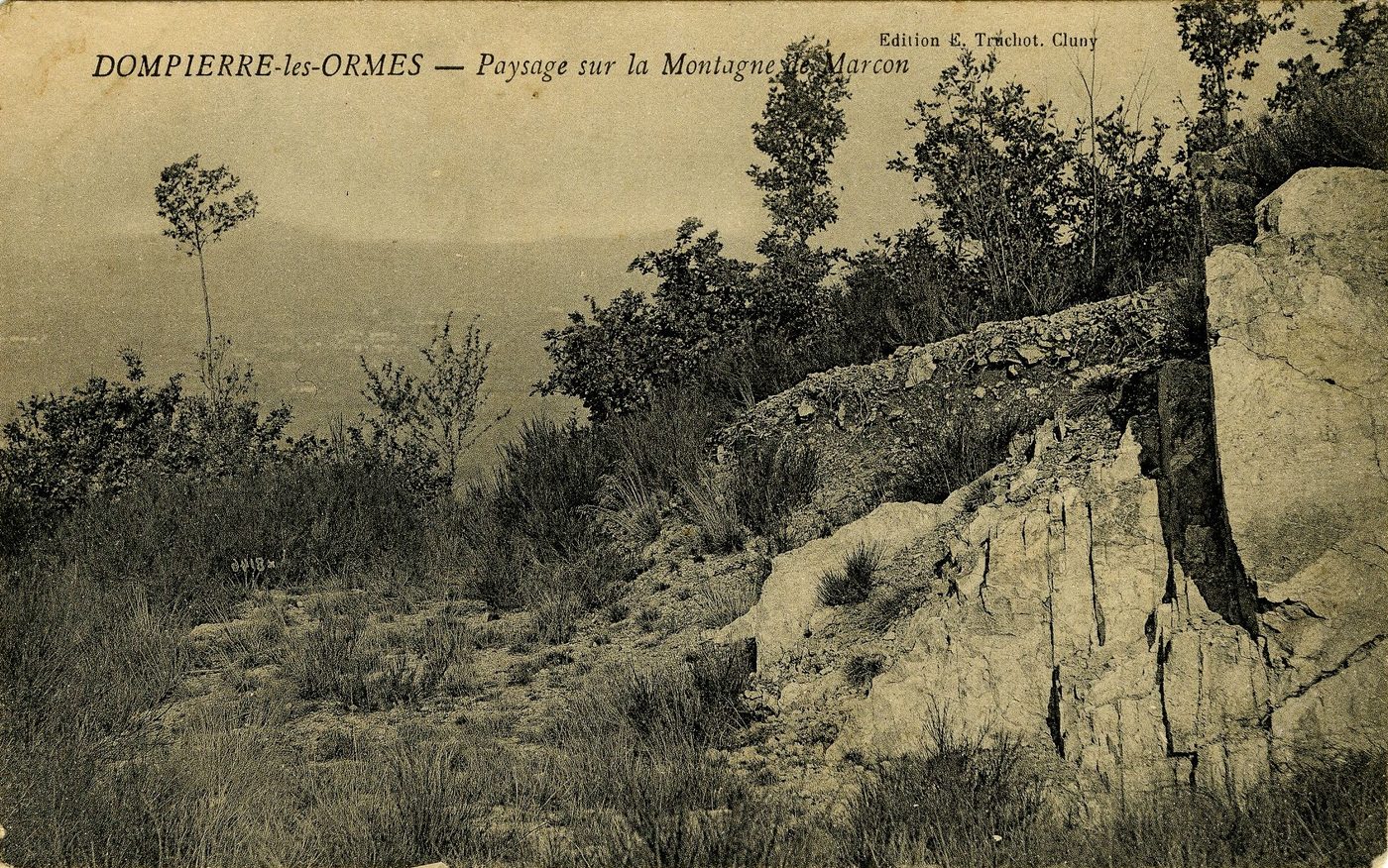 Dompierre-les-Ormes. Paysage sur la montagne de Marcon.