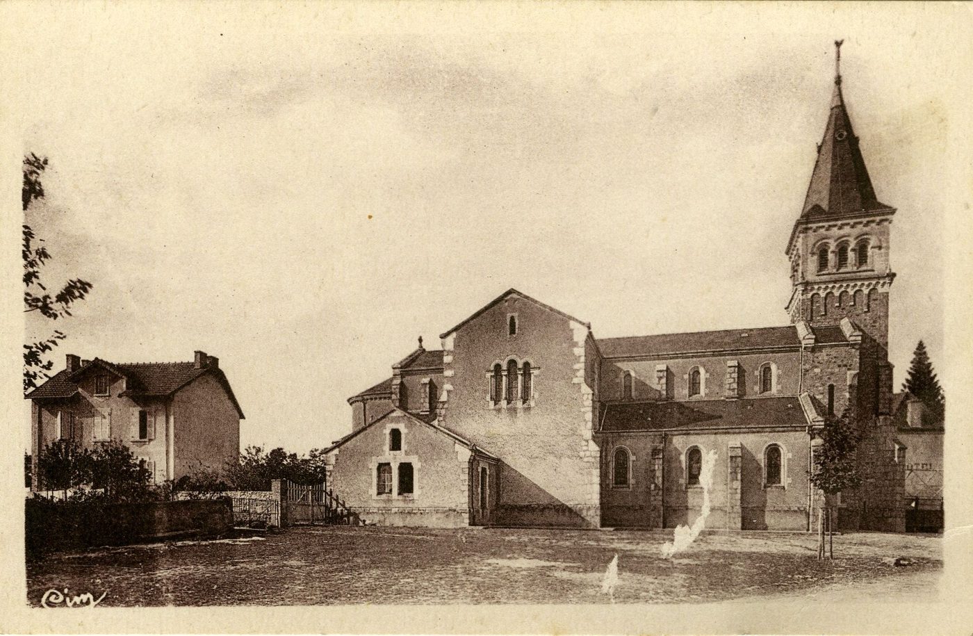 Grury. L'église et la cure.