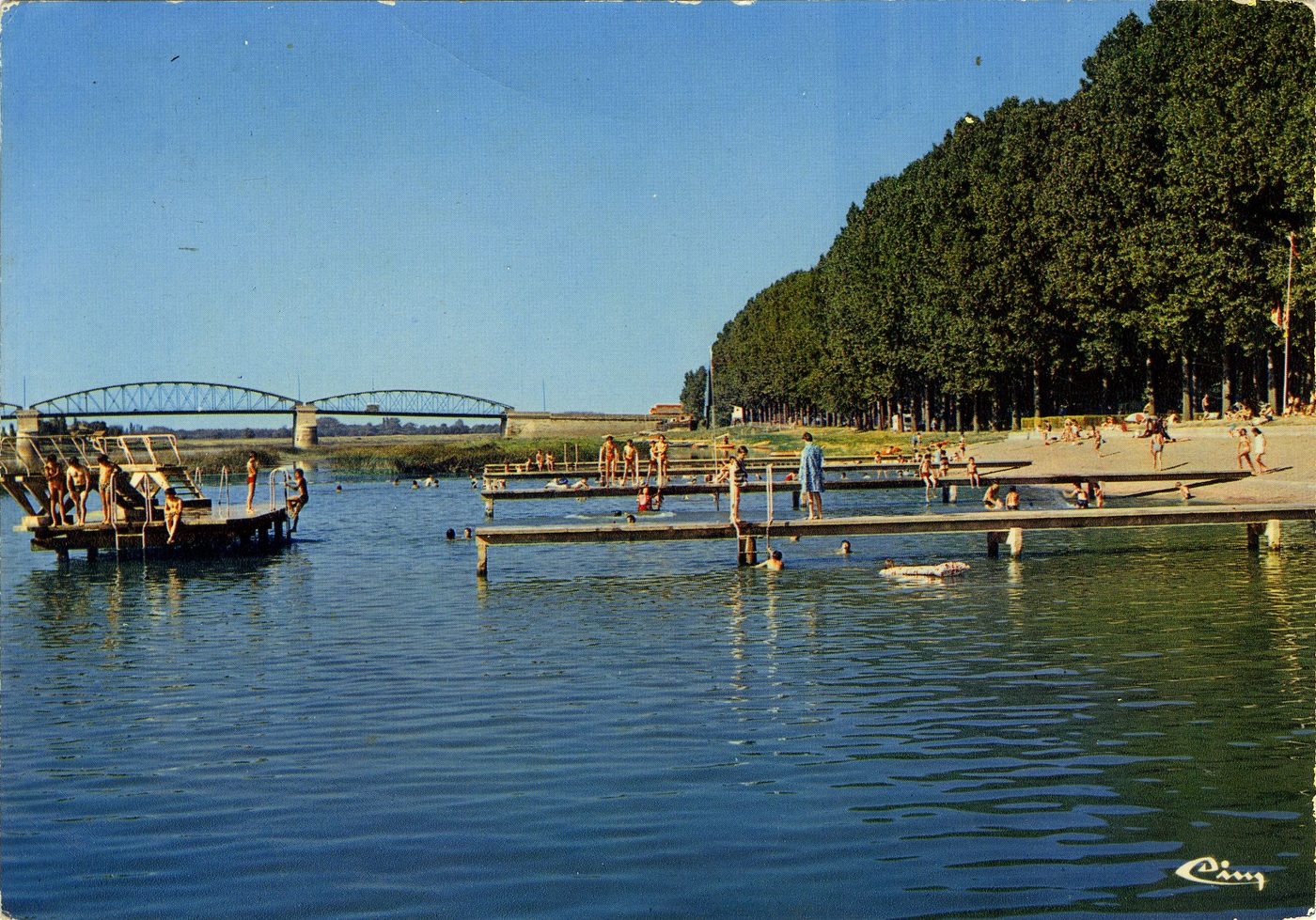 Fleurville. La plage-camping.