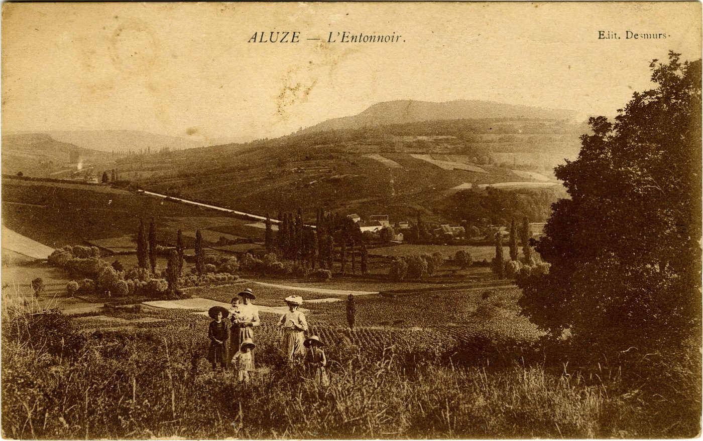 Aluze. L'entonnoir.