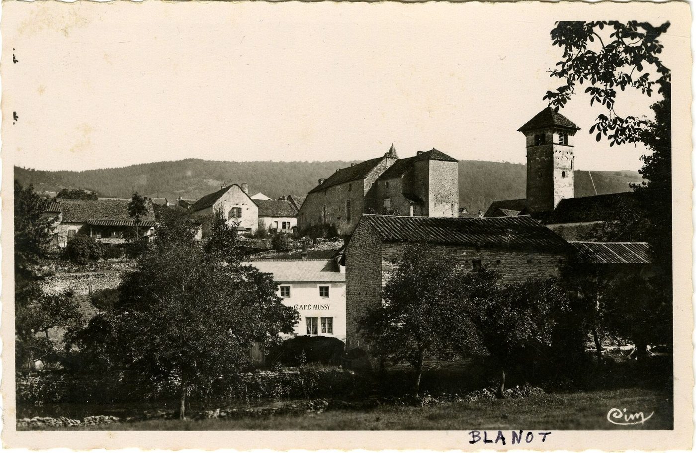 Blanot. Le couvent (XVIe s.). Ancien prieuré de l'ordre de Cluny (prévôté), dont l'un des titulaires fut Durand de Blanot.
