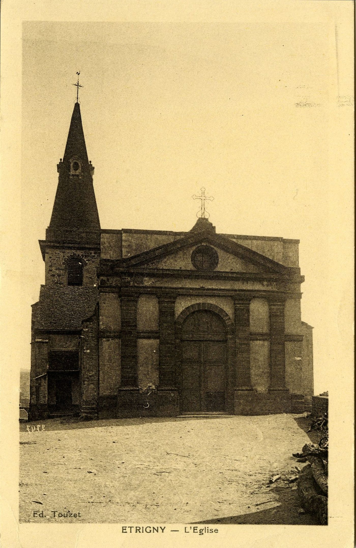 Etrigny. L'église.