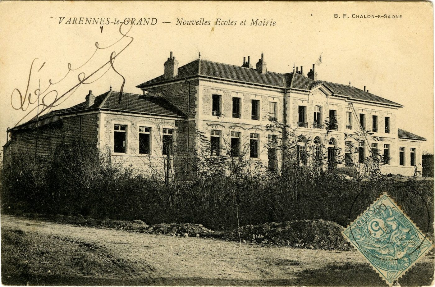 Varennes-le-Grand. Nouvelles écoles et mairie.