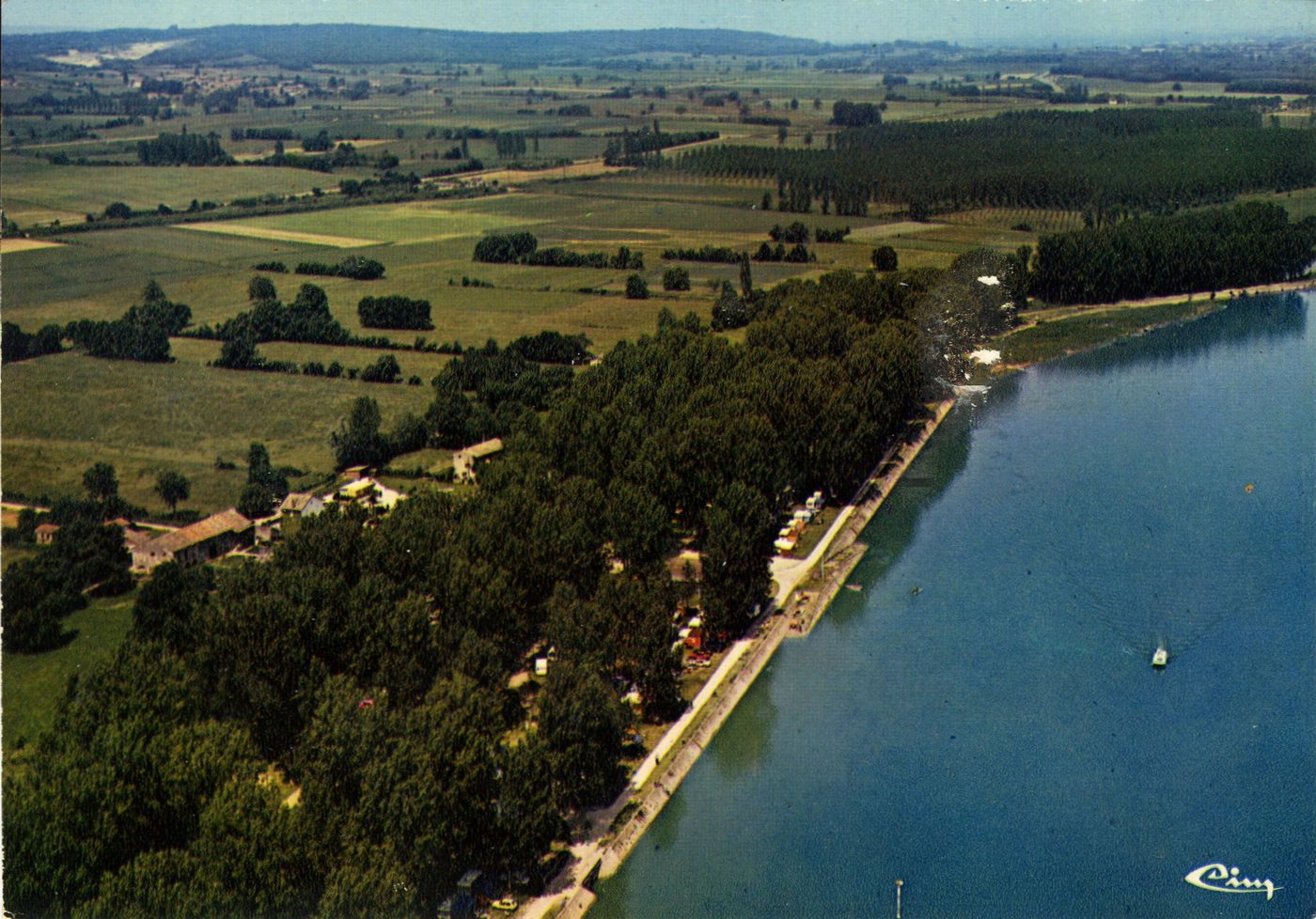 Camping plage Le National 6. Uchizy.