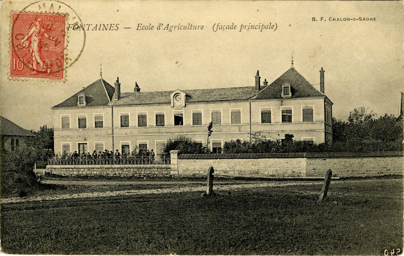 Fontaines. Ecole d'agriculture (façade principale).