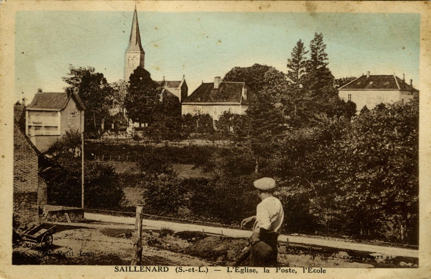 Saillenard. L'église, la poste, l'école.