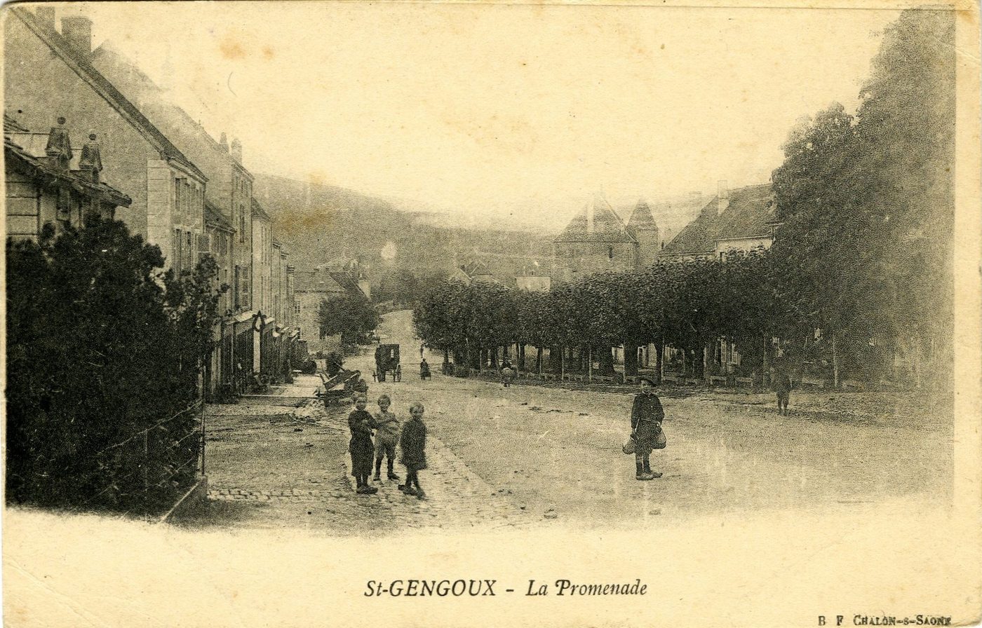 Saint-Gengoux. La promenade.