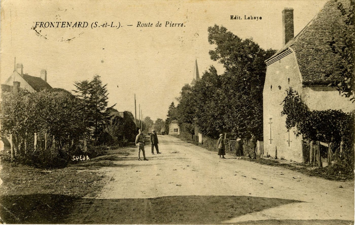 Frontenard. Route de Pierre.