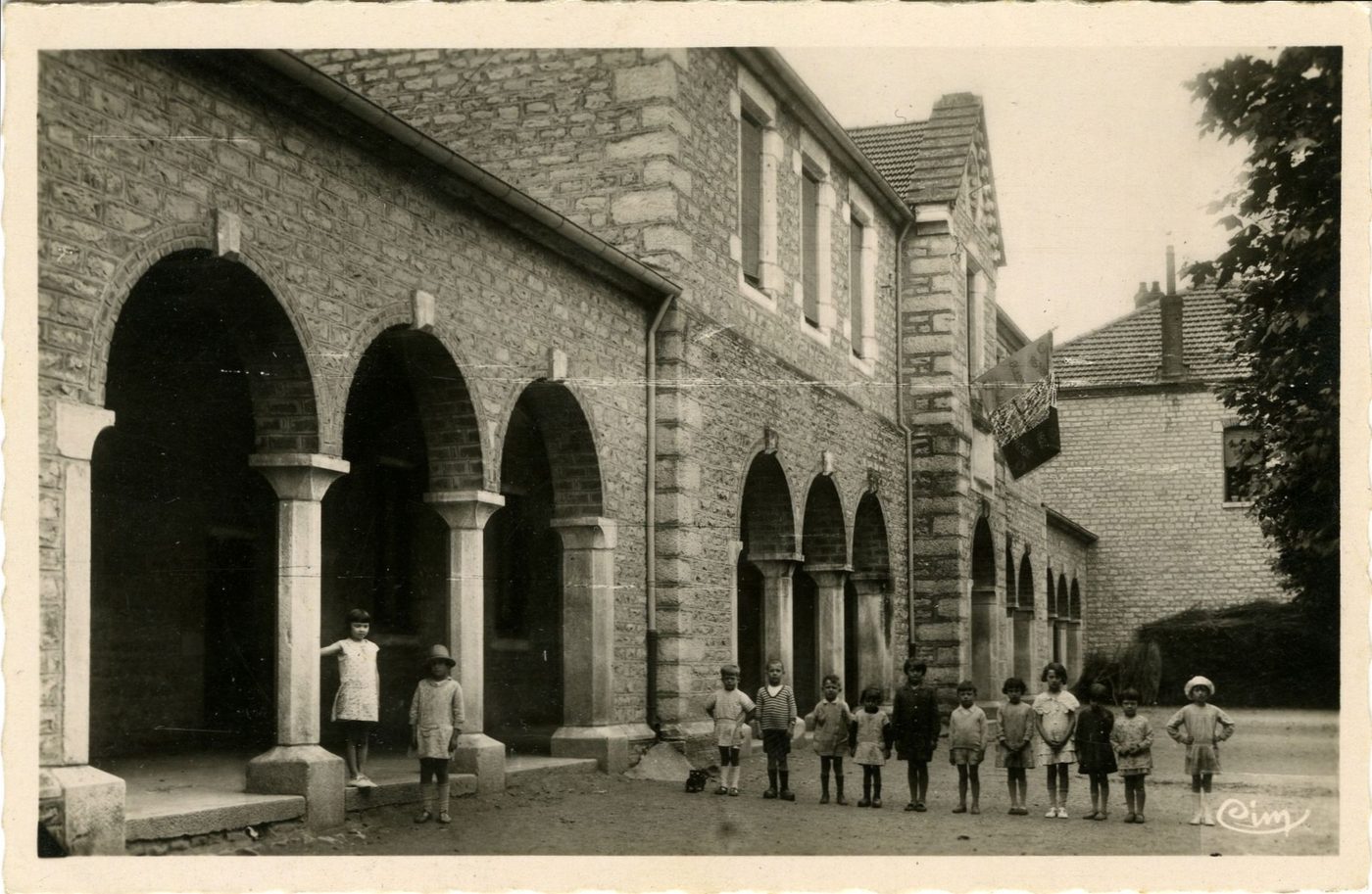 Saint-Martin-en-Bresse. Mairie et école de garçons.