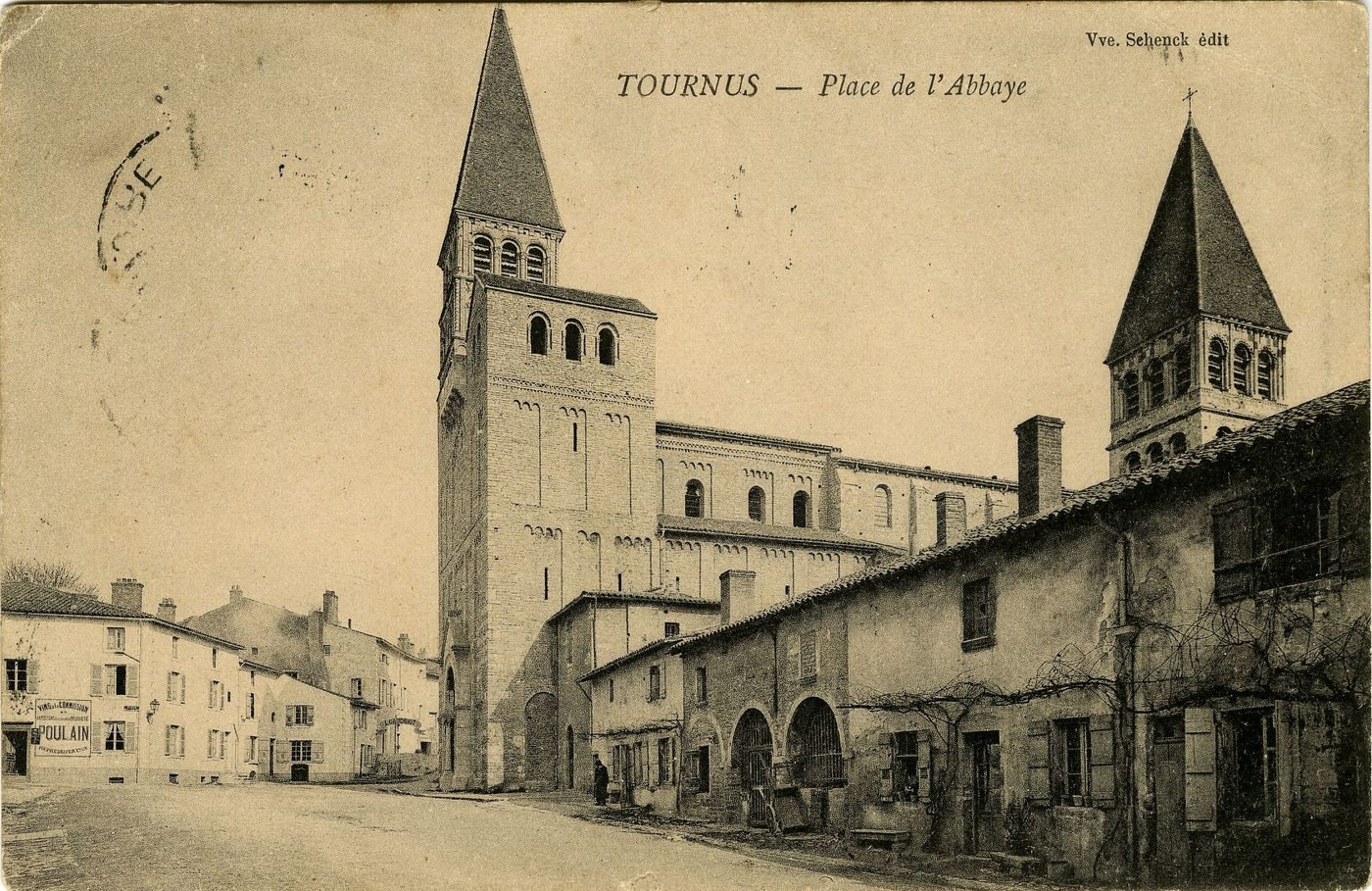 Tournus. Place de l'abbaye.
