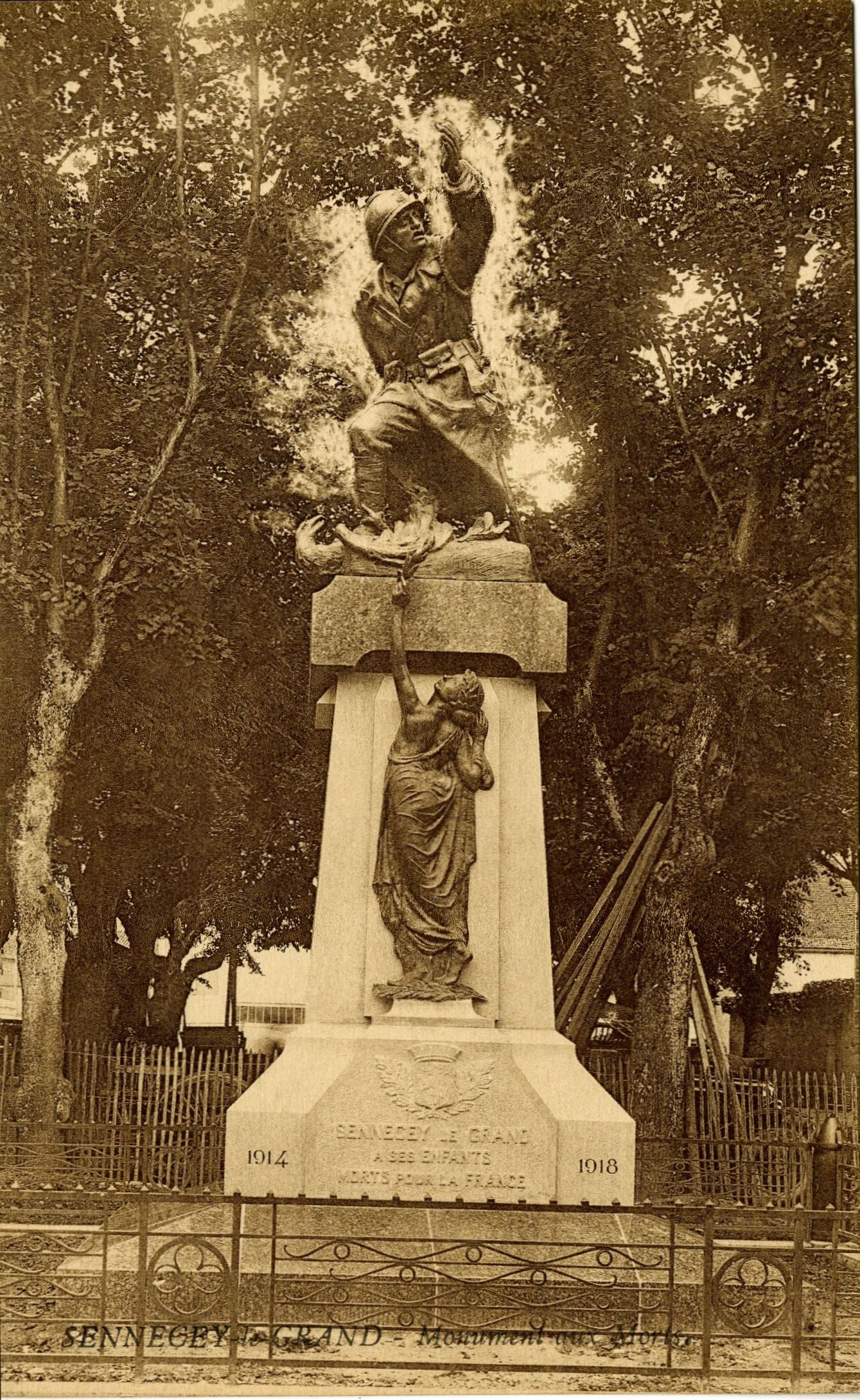 Sennecey-le-Grand. Monument aux morts.