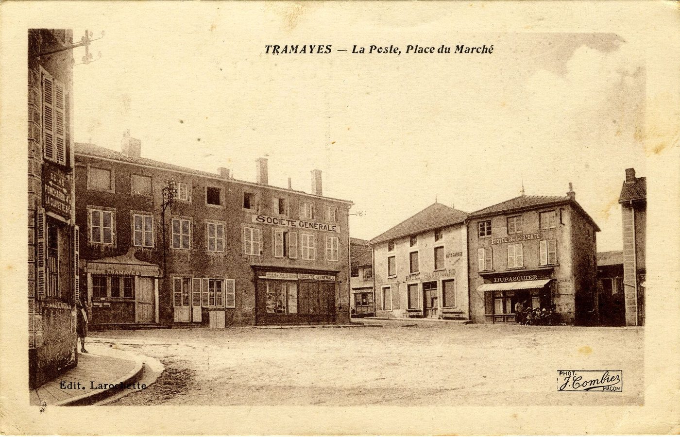 Tramayes. La poste, place du marché.