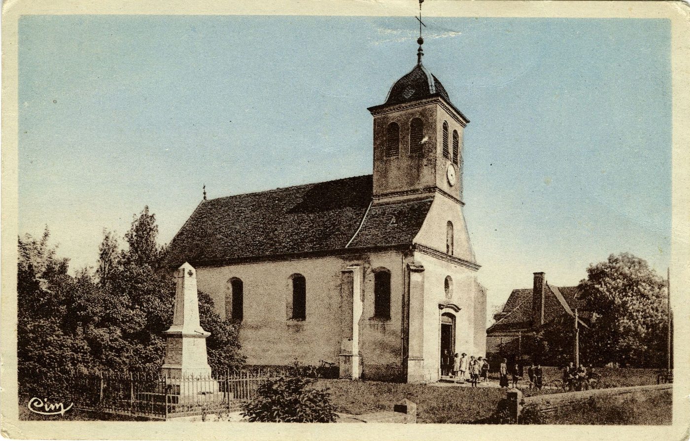Charette. Eglise et monument aux morts.