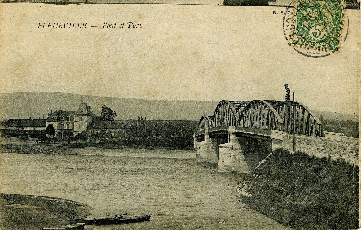 Fleurville. Pont et port.
