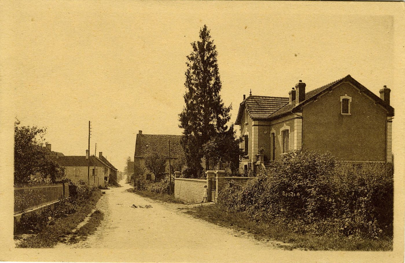Varennes-le-Grand. Rue principale.