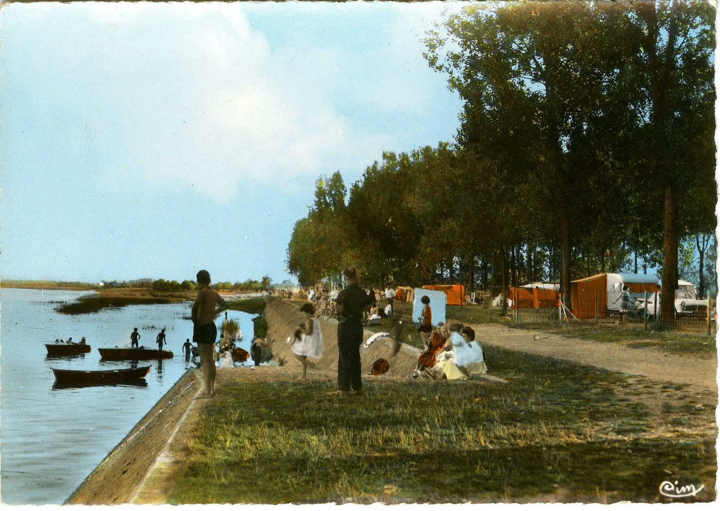 Camping - plage, le National 6. Uchizy. RN 6, tél. 38.