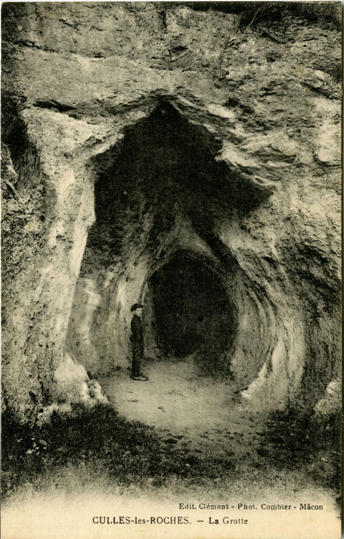 Culles-les-Roches. La grotte.