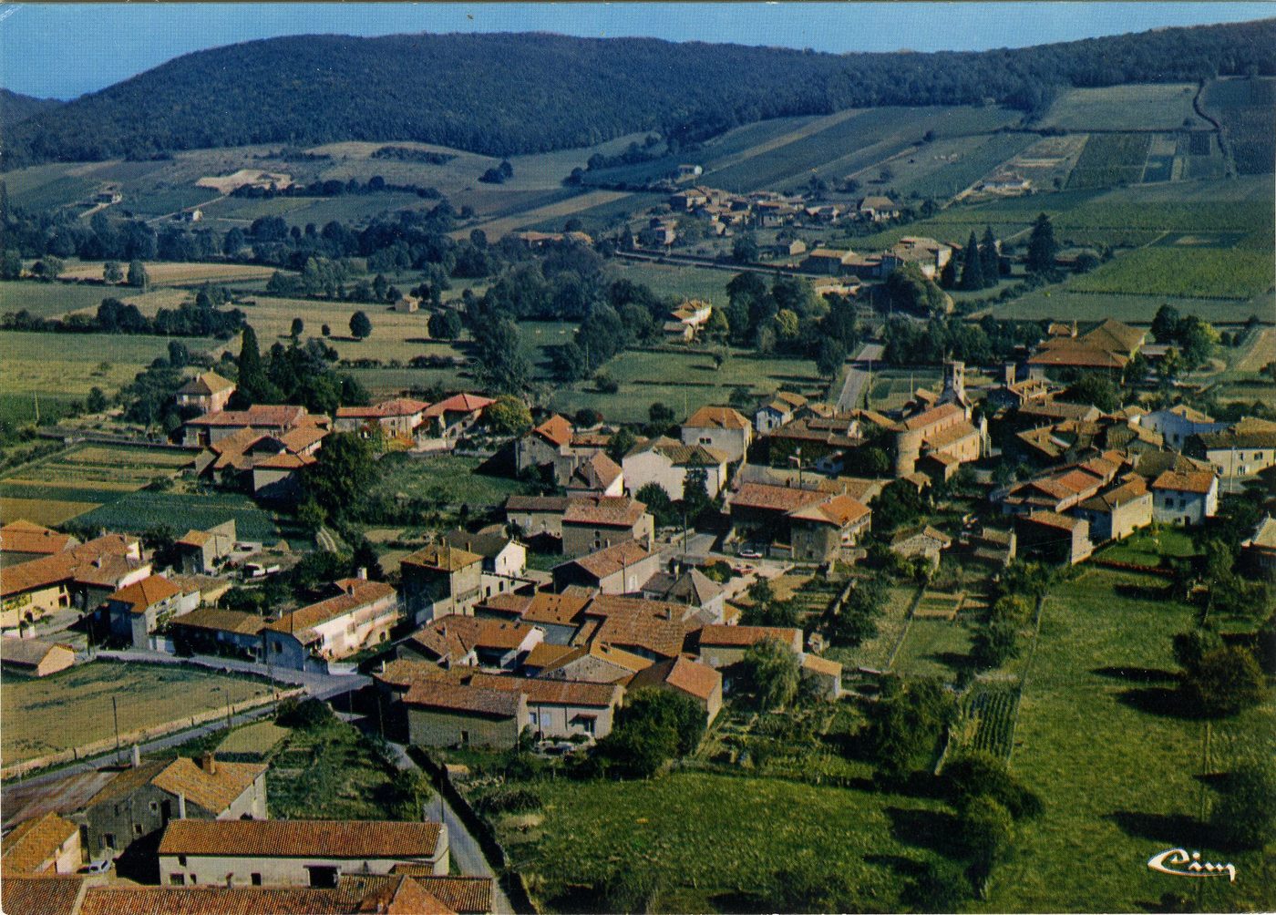 Verzé. Vue générale aérienne.