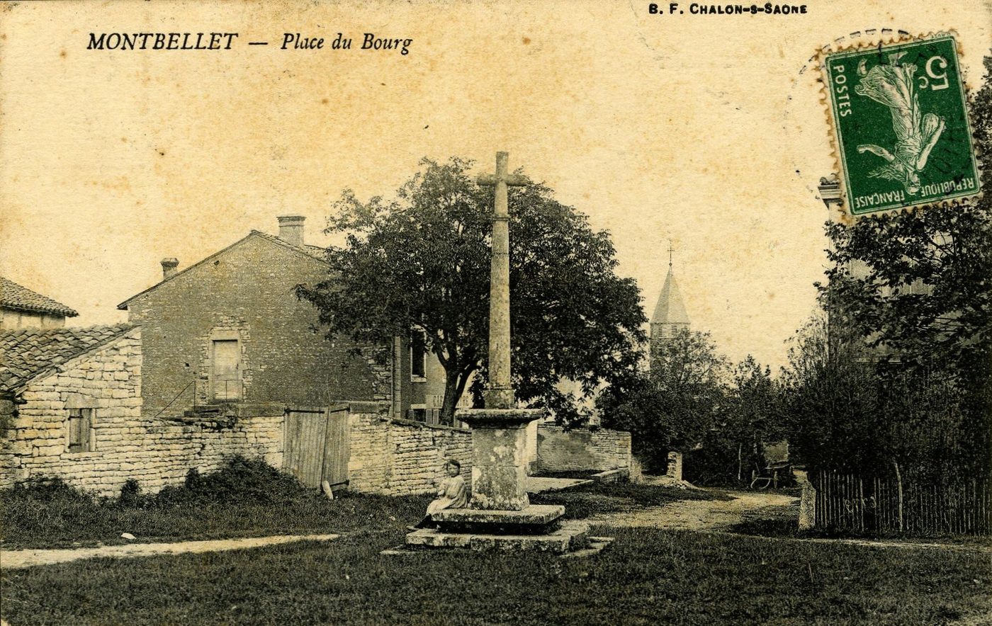 Montbellet. Place du bourg.
