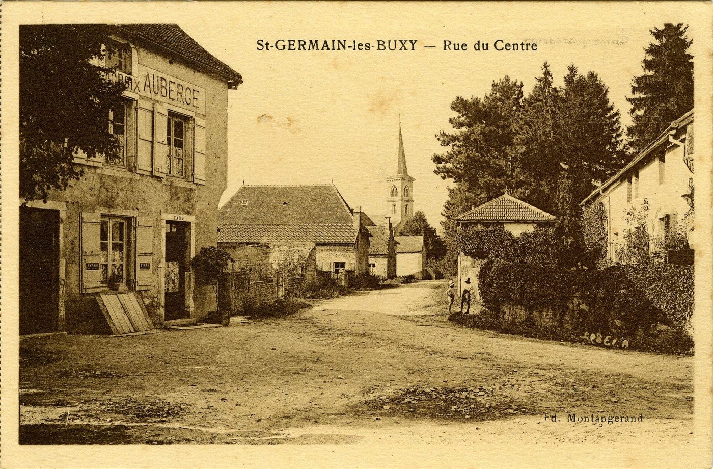 Saint-Germain-lès-Buxy. Rue du centre.