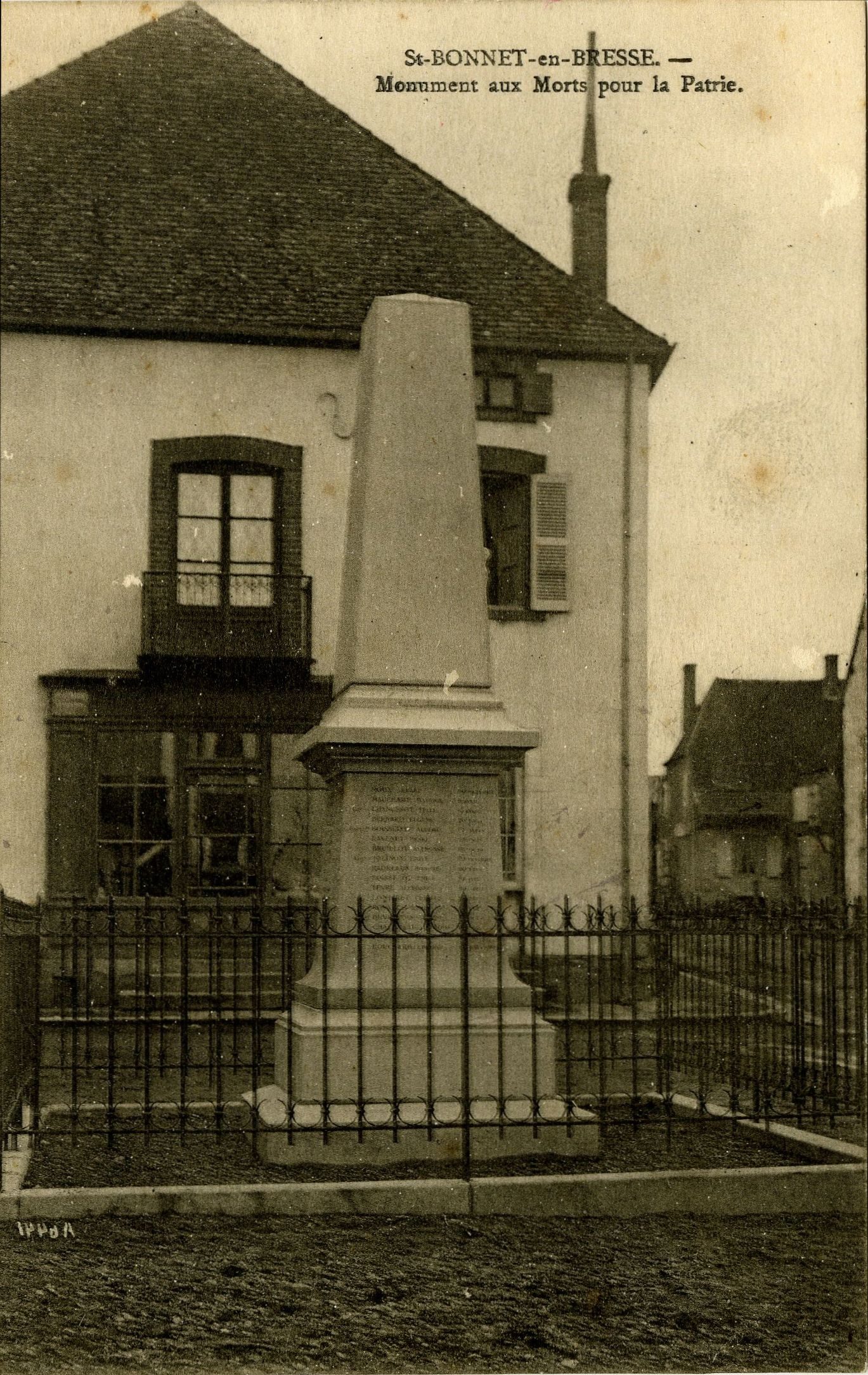 Saint-Bonnet-en-Bresse. Monument aux morts pour la patrie.