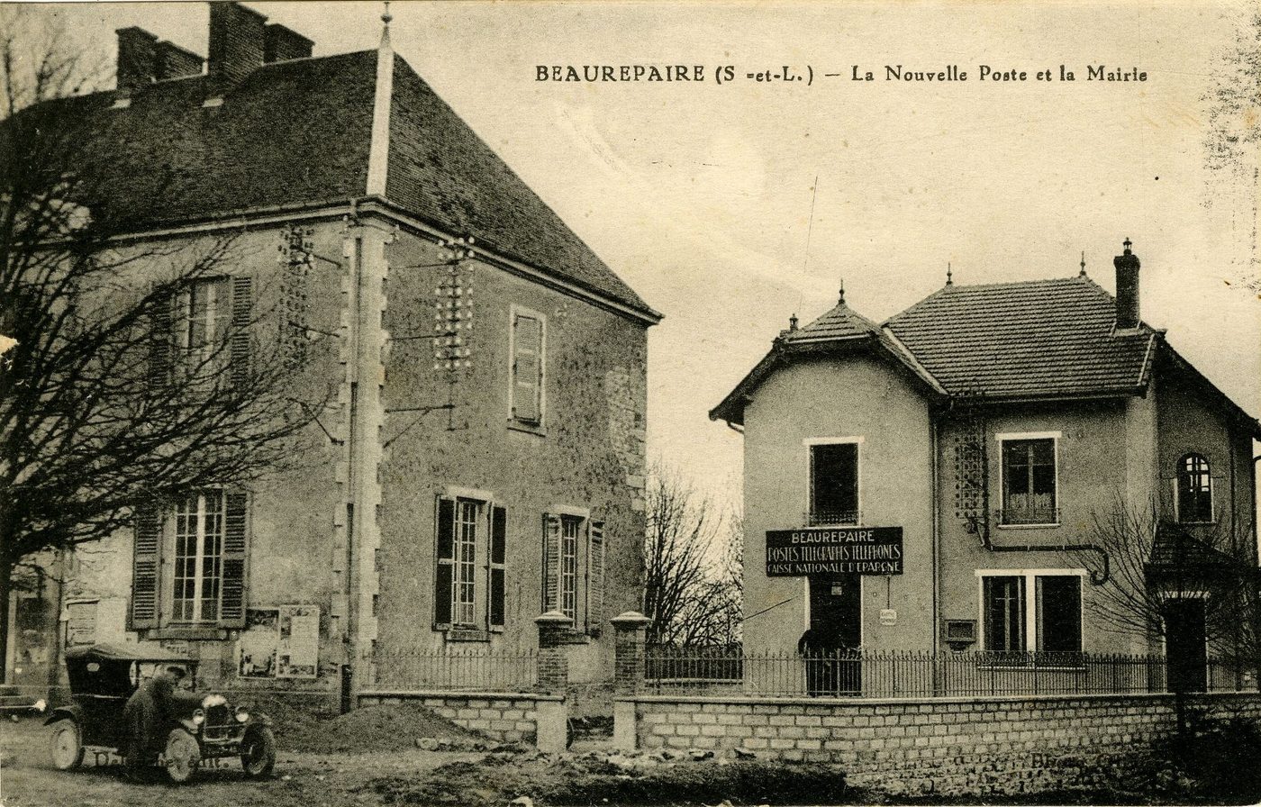Beaurepaire. La nouvelle poste et la mairie.