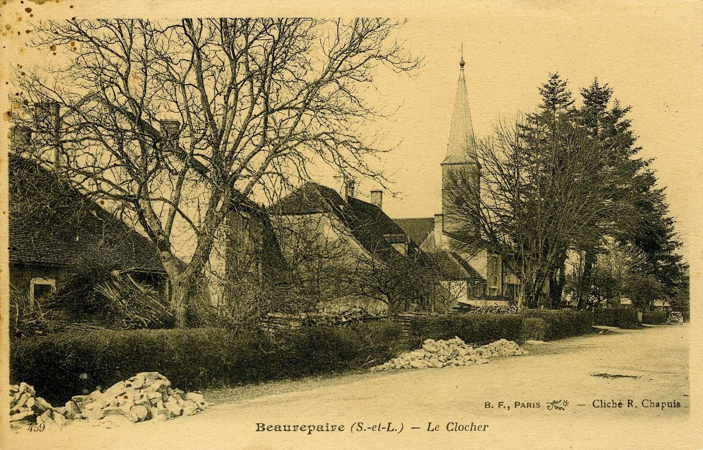 Beaurepaire. Le clocher.