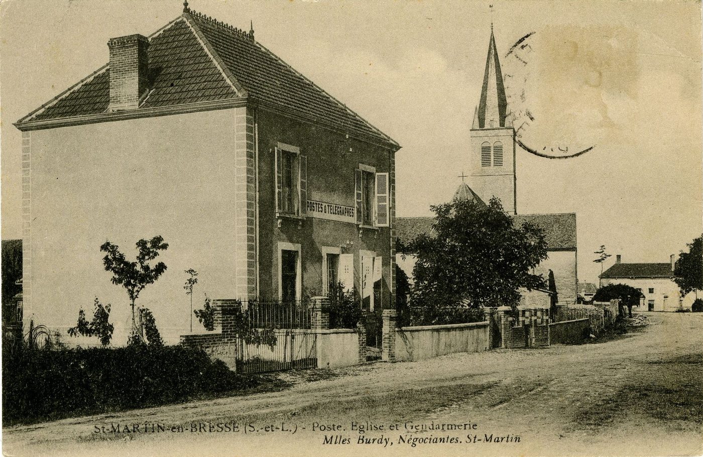 Saint-Martin-en-Bresse. Poste, église et gendarmerie.