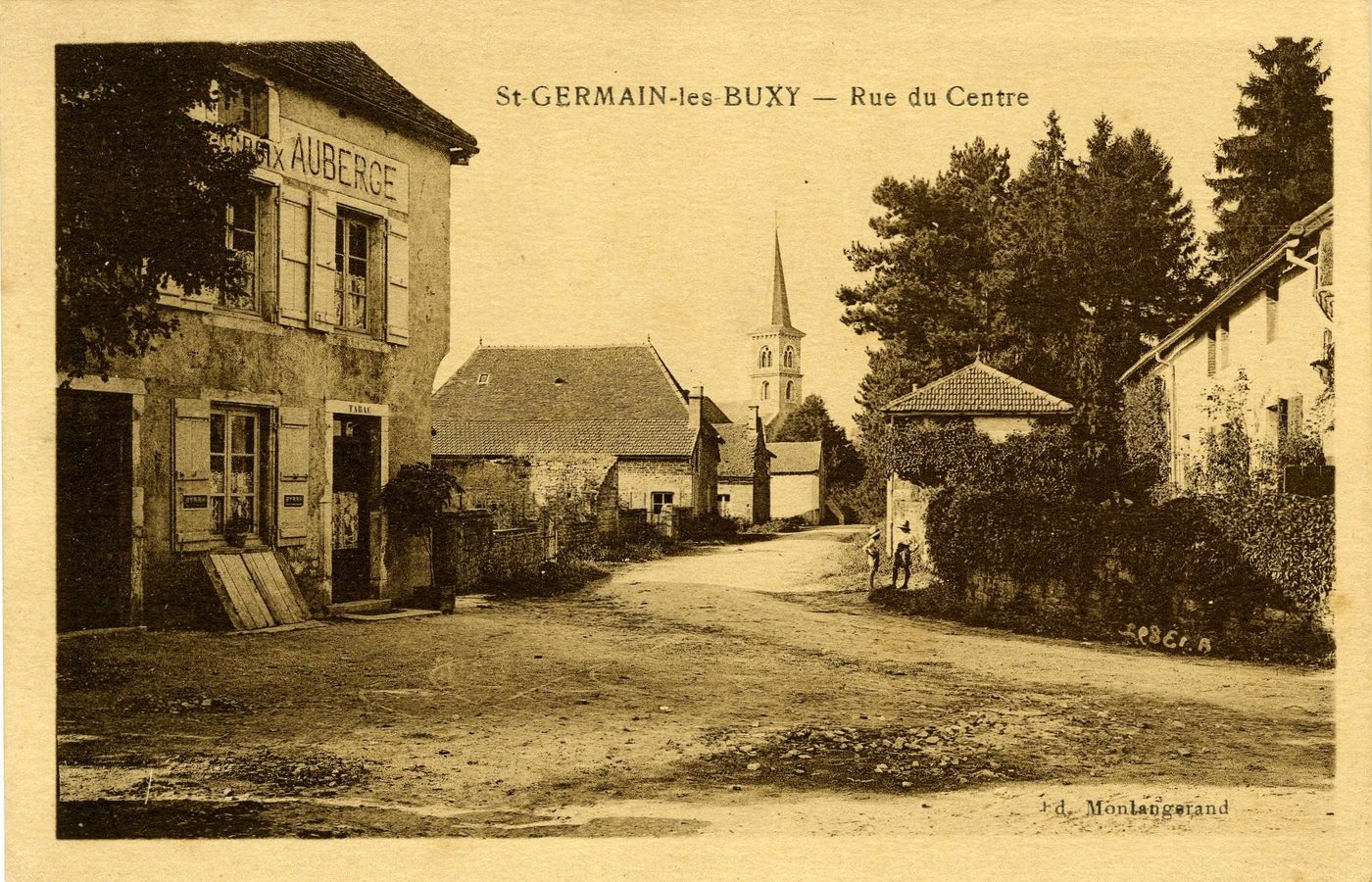 Saint-Germain-lès-Buxy. Rue du centre.