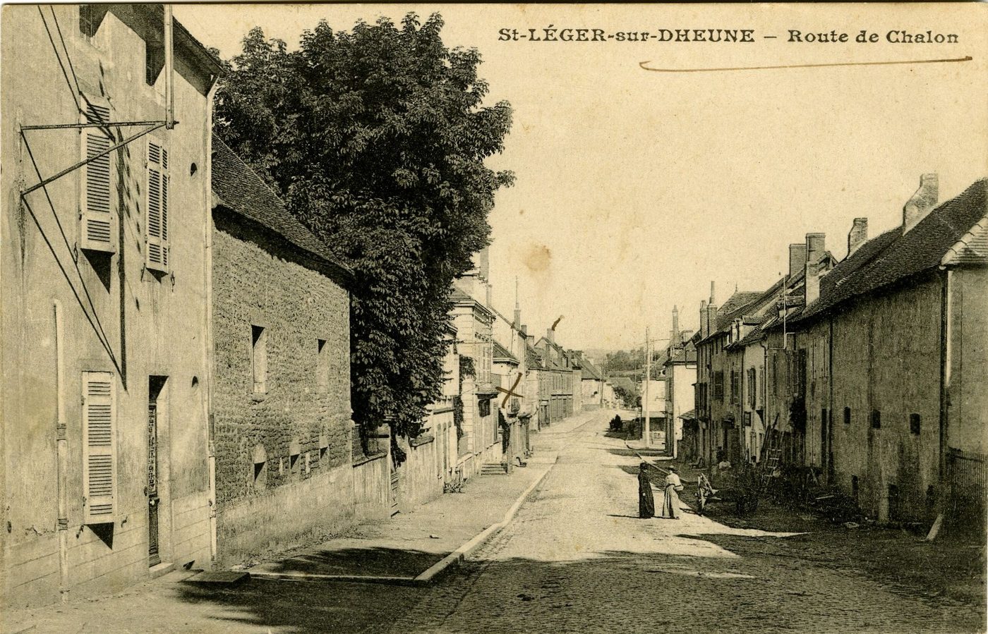 Saint-Léger-sur-Dheune. Route de Chalon.