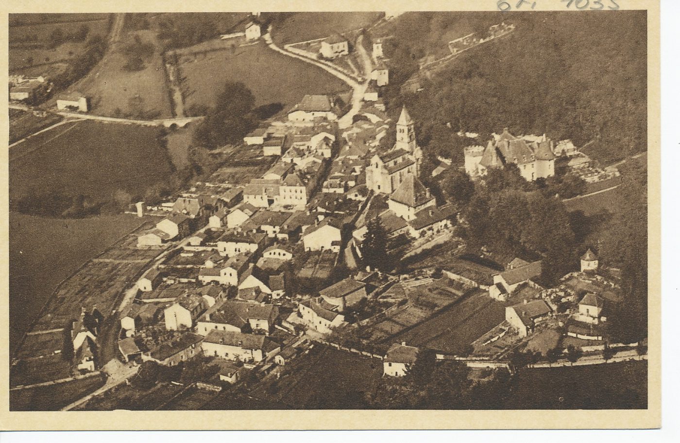 Châteauneuf. Vue prise en avion.