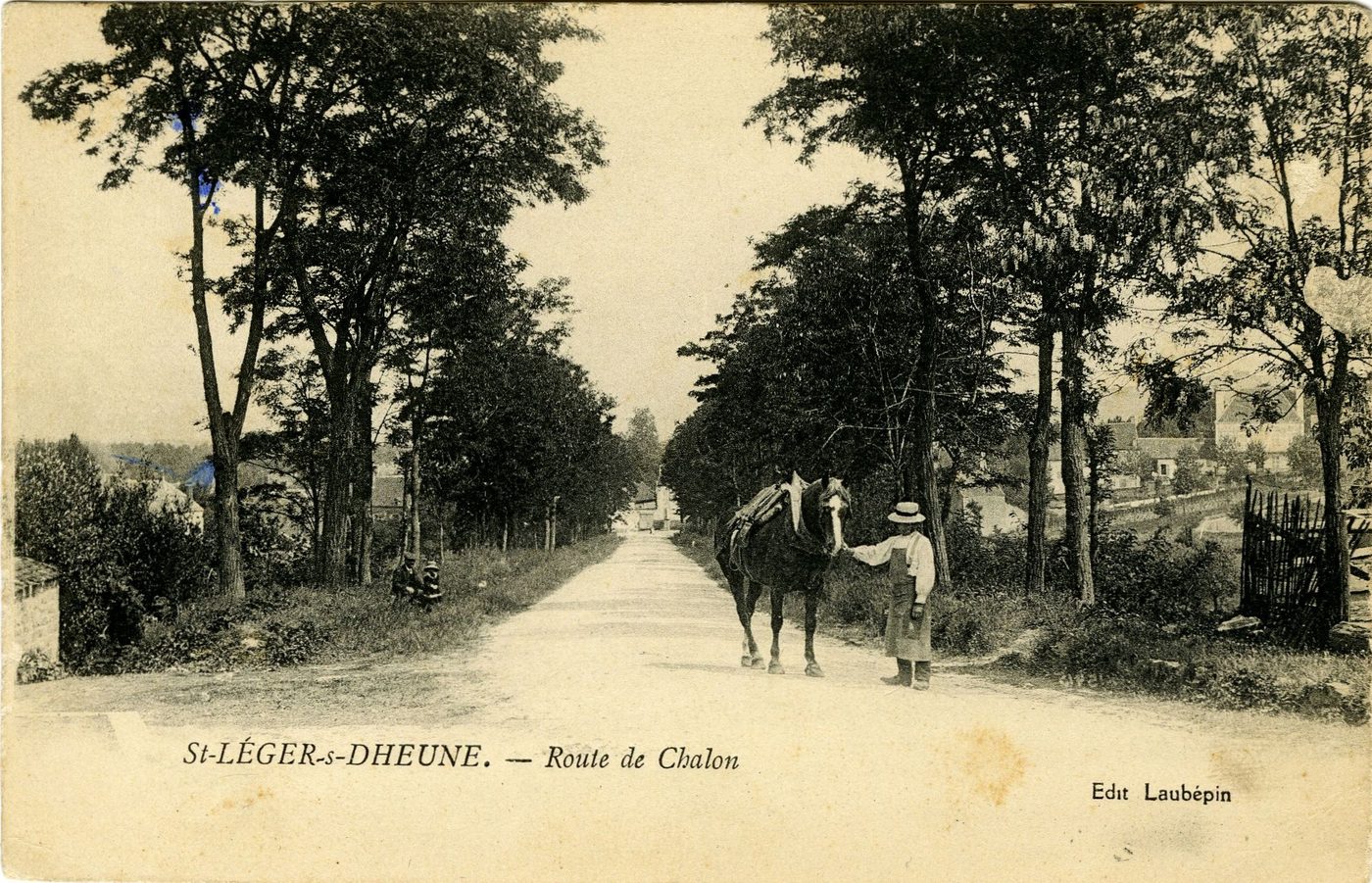 Saint-léger-sur-Dheune. Route de Chalon.
