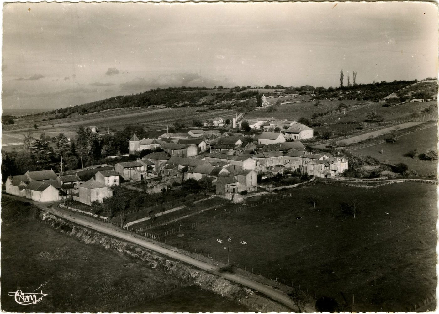 Grevilly. Vue générale aérienne.