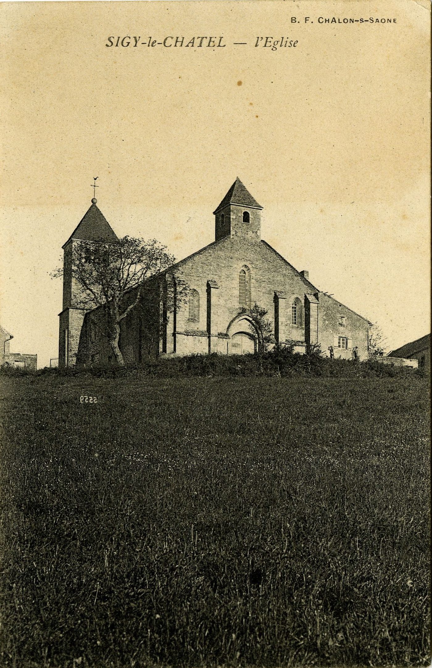 Sigy-le-Châtel. L'église.