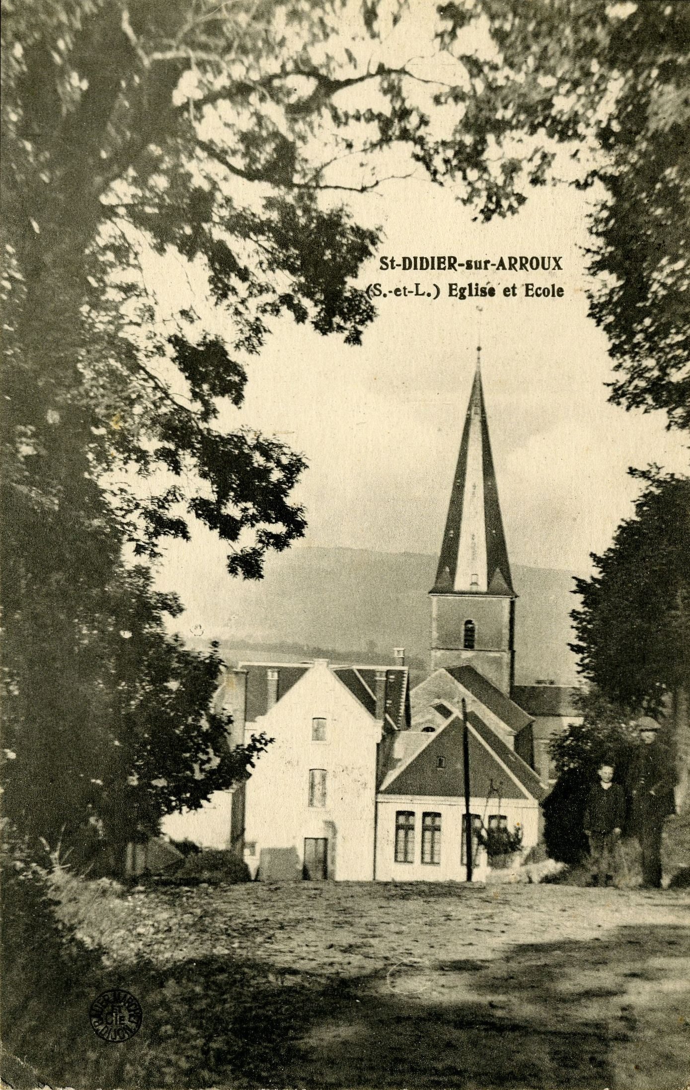 Saint-Didier-sur-Arroux. Eglise et école.