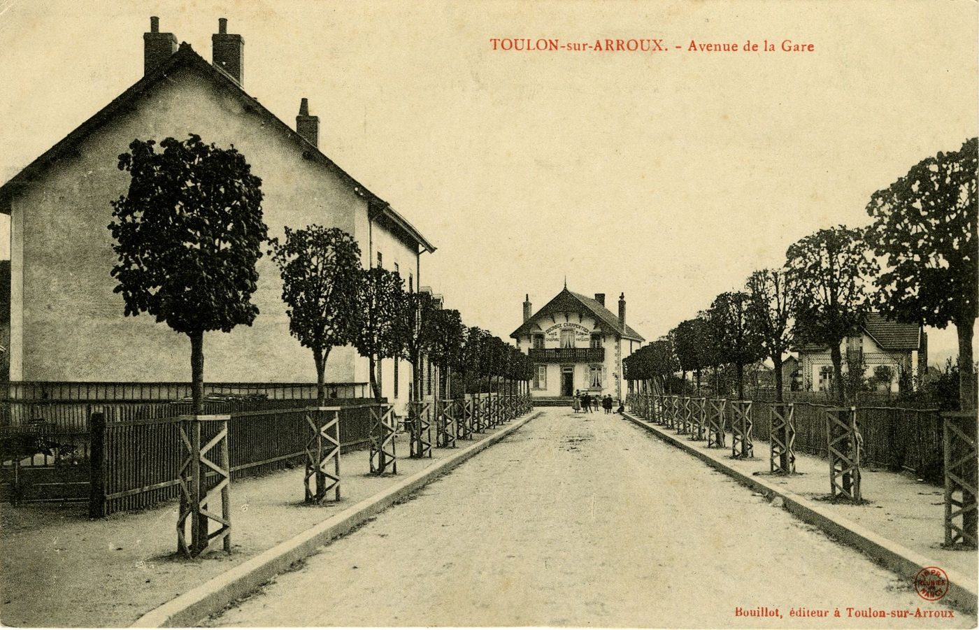 Toulon-sur-Arroux. Avenue de la gare.