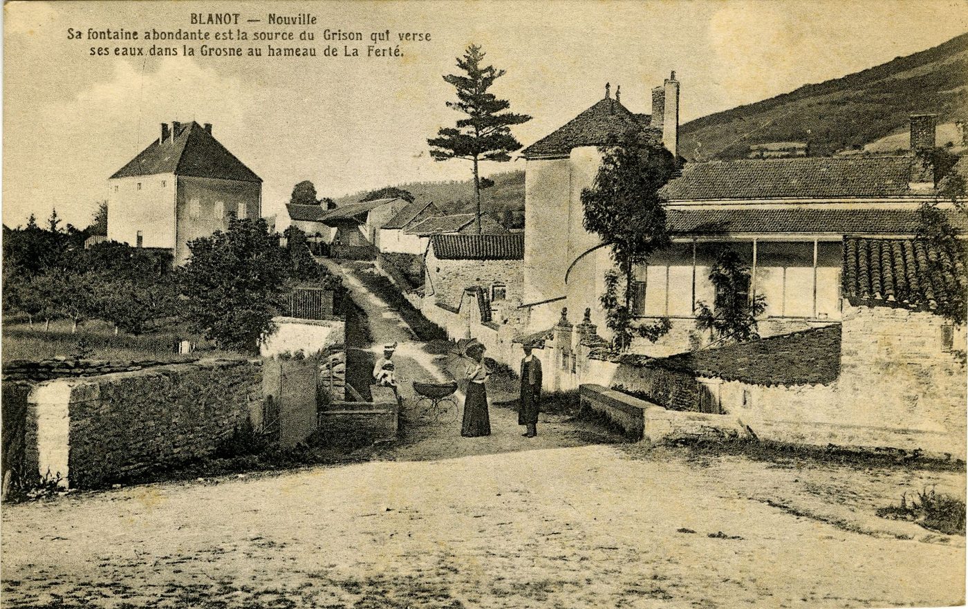Blanot. Nouville. Sa fontaine abondante est la source du Grison qui verse ses eaux dans la Grosne au hameau de la Ferté.
