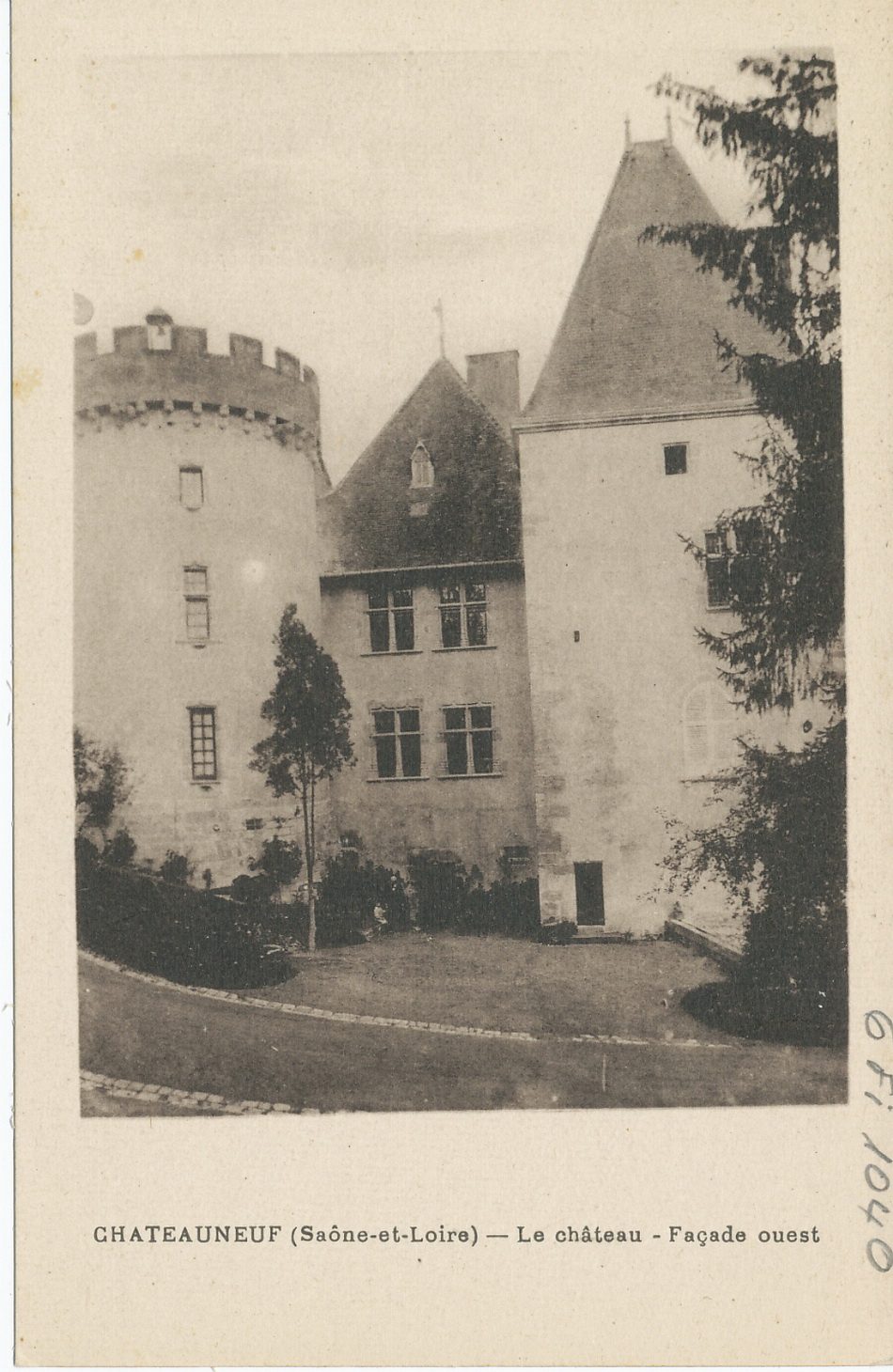 Châteauneuf. Le château. Façade ouest.