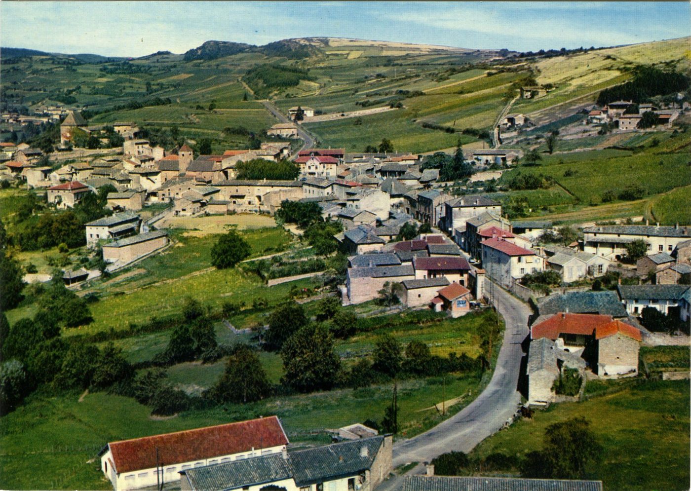 Leynes. Vue générale aérienne.