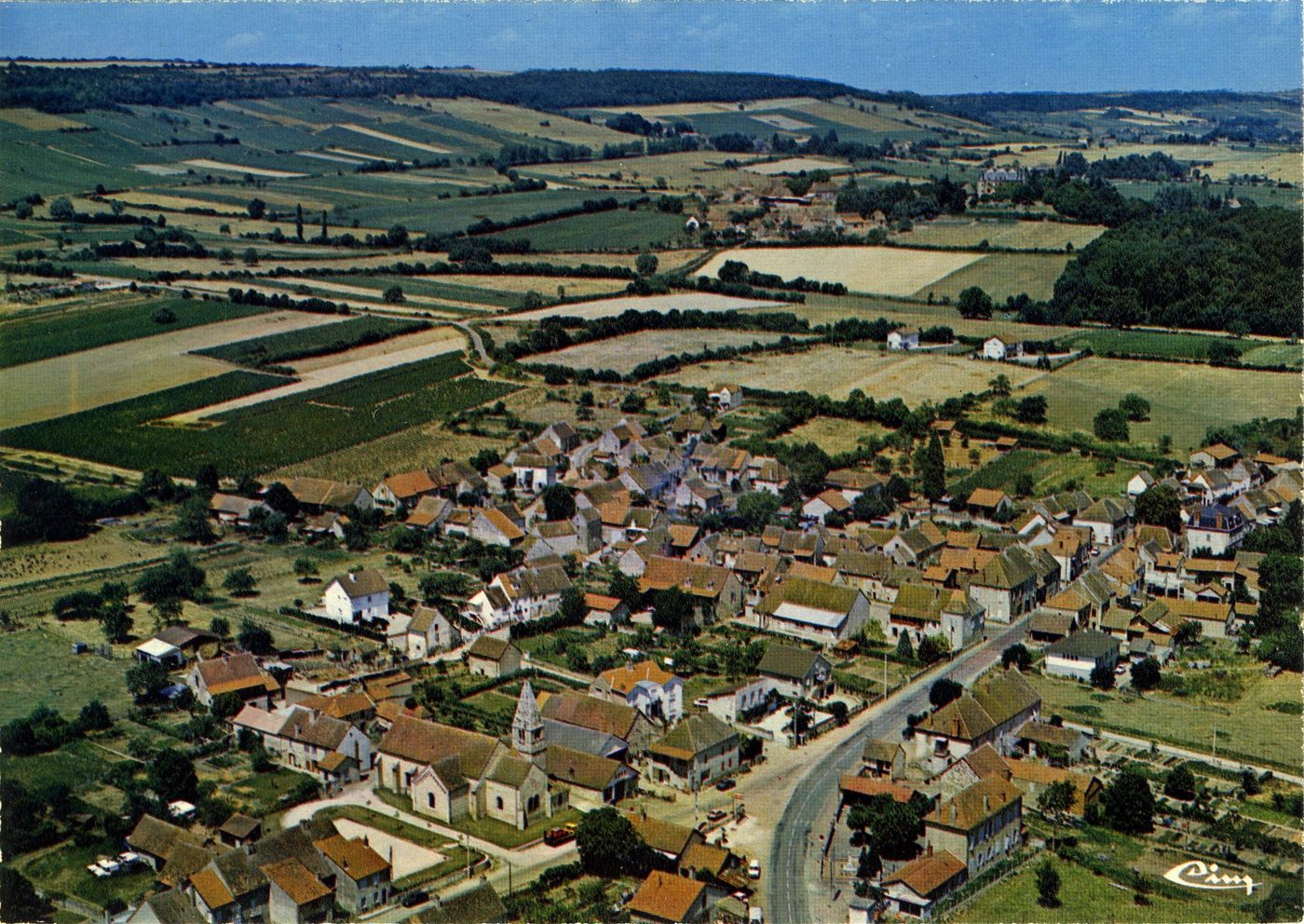 Saint-Boil. Vue générale aérienne.