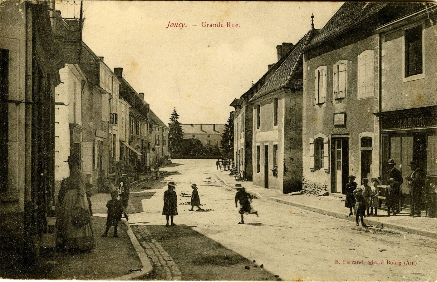 Joncy. Grande rue.