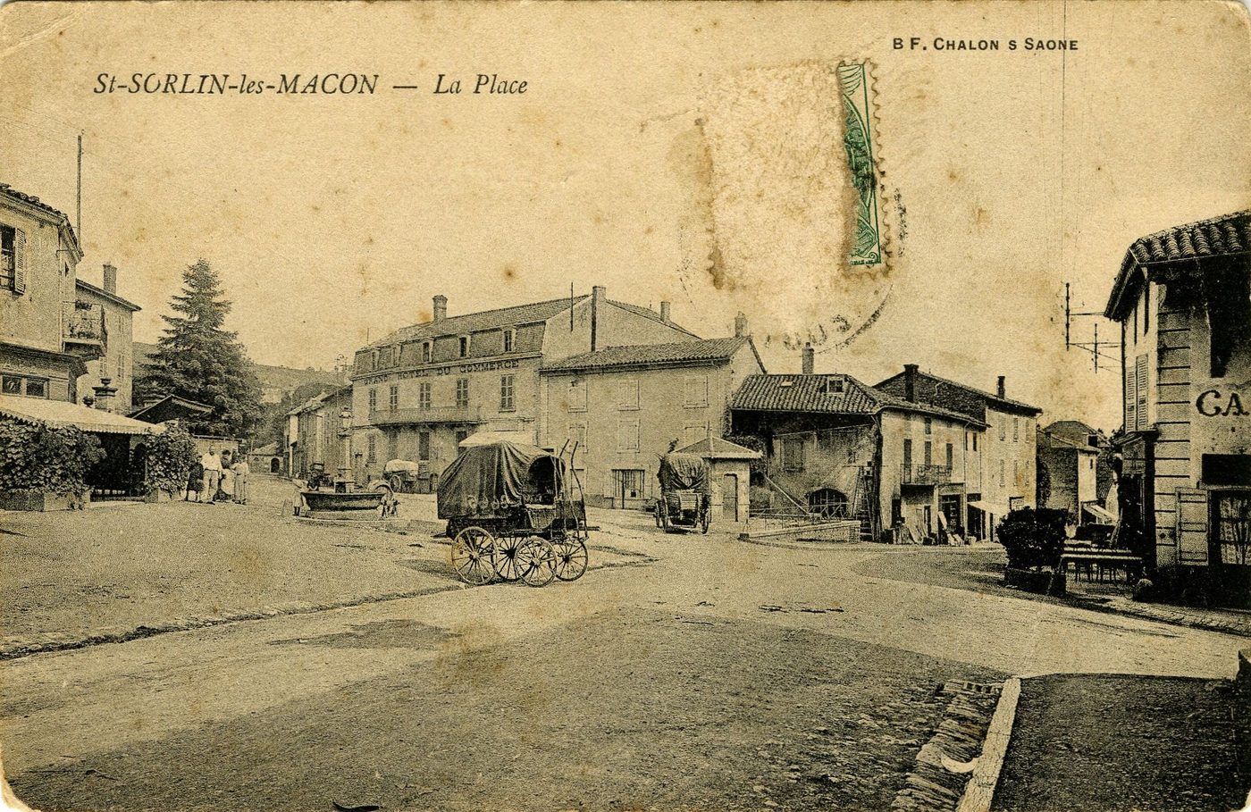 Saint-Sorlin-lès-Mâcon. La place.
