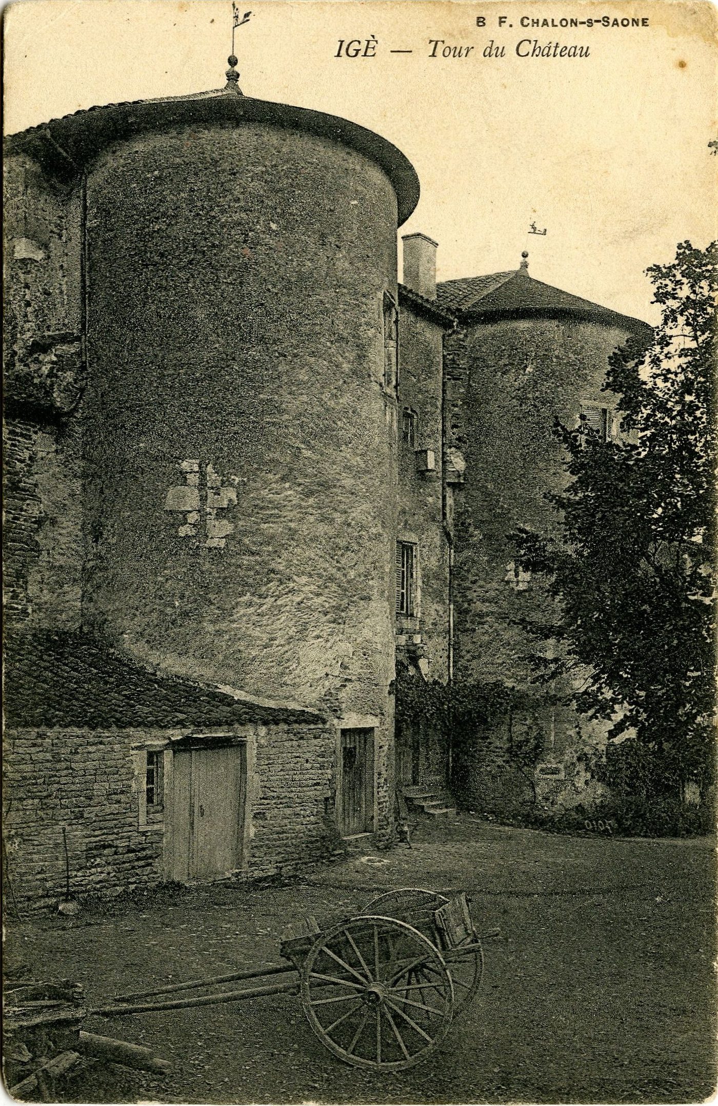 Igé. Tour du château.