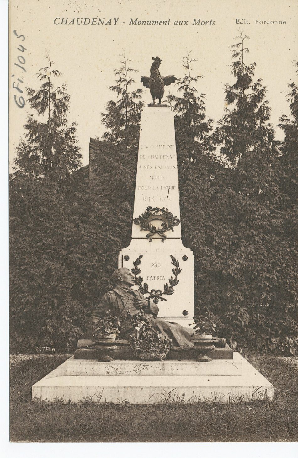 Chaudenay. Monument aux morts.