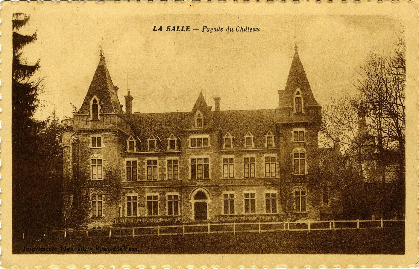 La Salle. Façade du château.